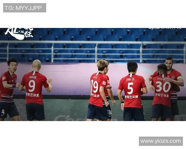 中超激战重庆当代迎战苏州队全力争胜展现球队实力与斗志