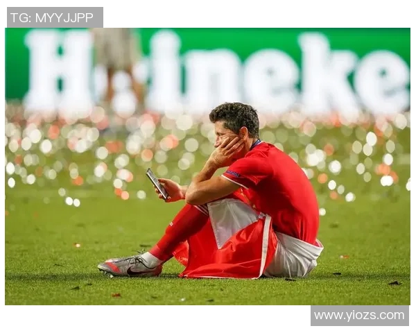 莱万重返安联球场引发拜仁球迷愤怒狂嘘背叛与忘恩负义的争议