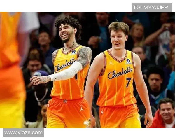 黄蜂与步行者激战正酣球迷期待精彩对决与精彩瞬间